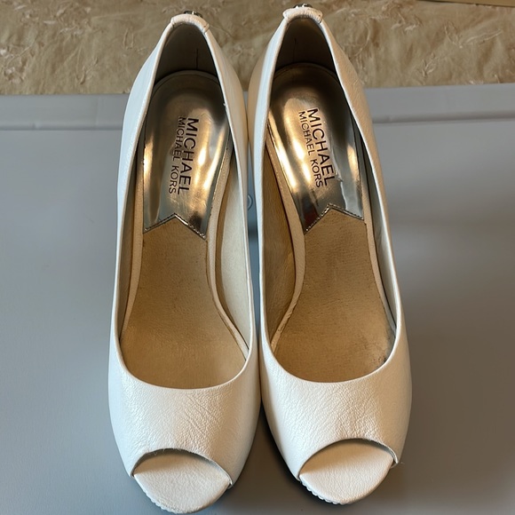 White platform heels - Picture 5 of 9